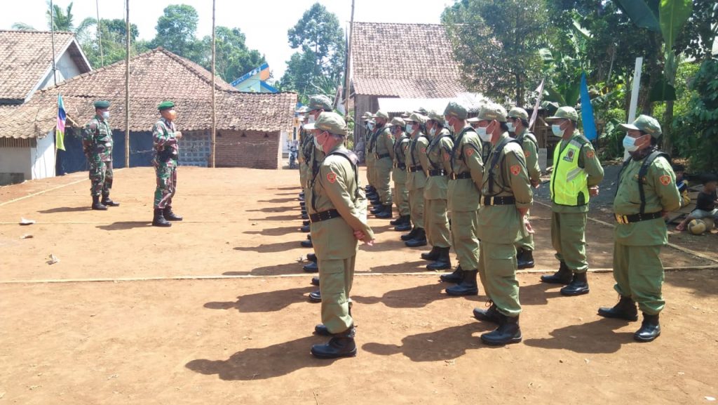 Linmas Desa Randu Dilatih dan Dibina Danramil Subah