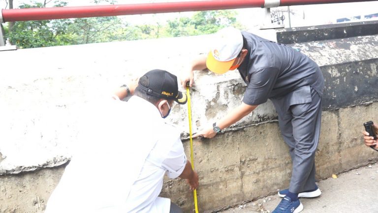 Bahaya, Jalan di Kota Bogor Amblas Lebih Setengah Meter