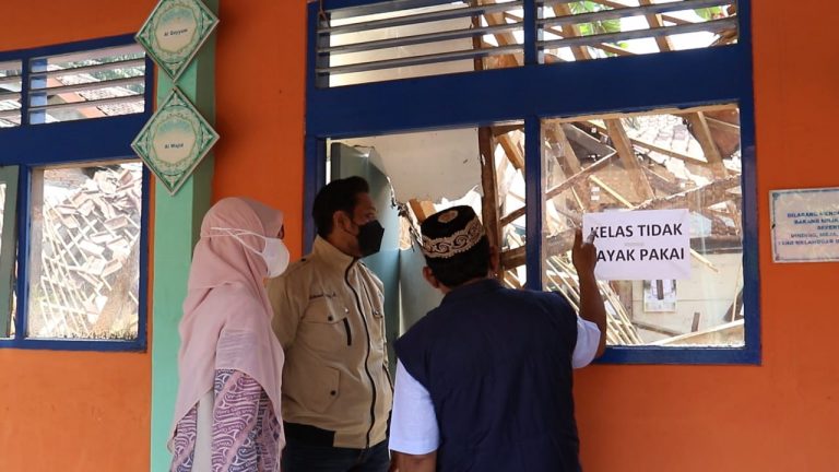 Miris, Sekolah Dasar di Depan Istana Presiden Ambruk