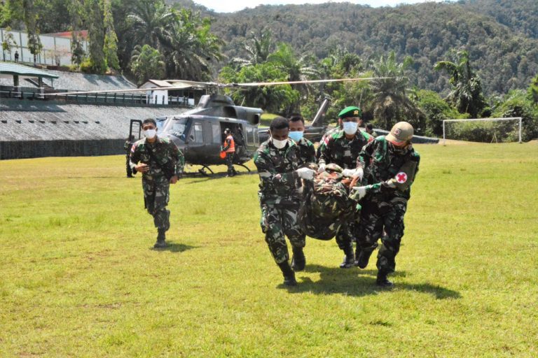 Kontak Tembak Saat Amankan Evakuasi Nakes Korban Kekejaman KST, Satu Prajurit TNI Gugur