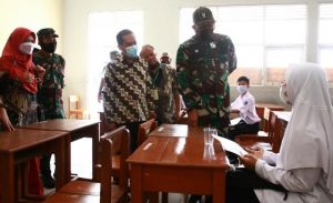Ricky Cek Serbuan Pelajar di SMP 4 Cianjur