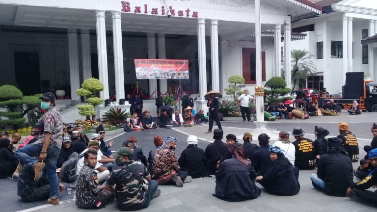 Kepung Balaikota Demi Pertahankan Nilai Sejarah, Para Budayawan Se Bogor Tolak Keras Swastanisasi Kebon Raya Bogor