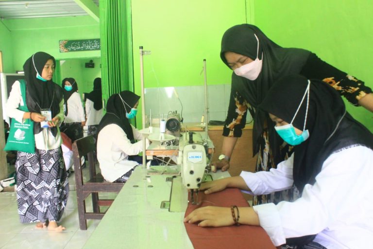 Kemenpora Gandeng HIPMI Sasar Santri Jadikan Entrepreneur