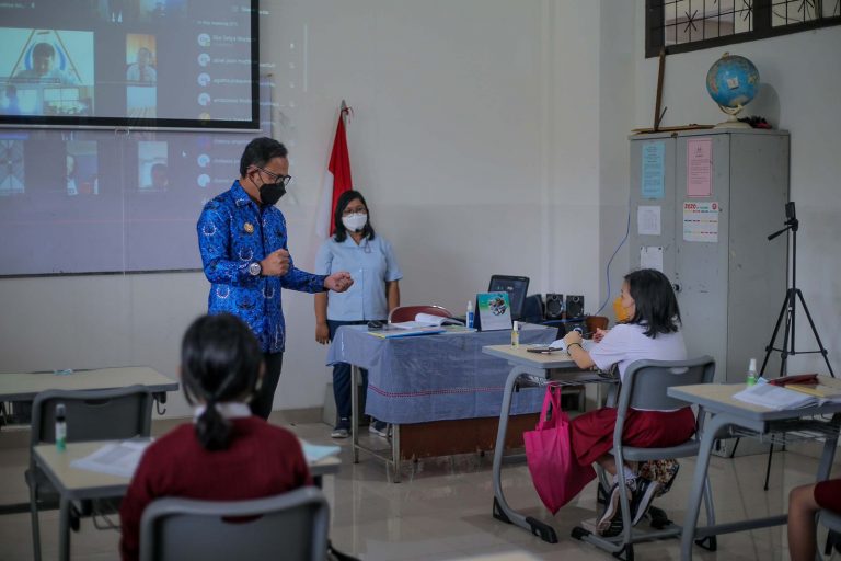 Antusias Siswa SD Masuk Sekolah, Bima Arya Berharap “uji coba ini berjalan dengan baik dan semua sekolah bisa segera PTM”