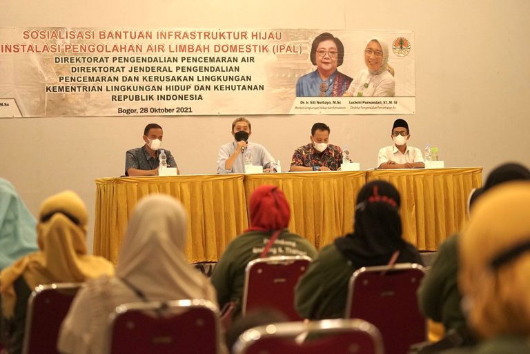 Dedie Serahkan Bantuan IPAL Komunal Untuk Warga Bojongkerta