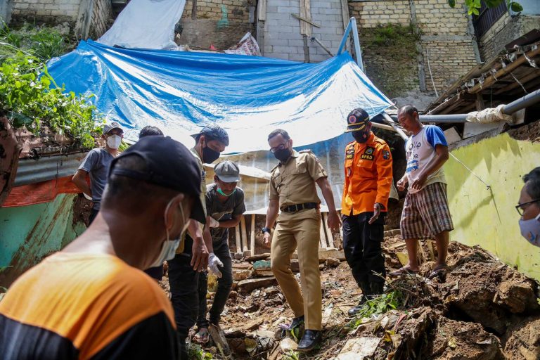 Korban Longsor di Kota Bogor, Wali Kota Perintahkan Camat dan Lurah Carikan Tempat Tinggal Permanen