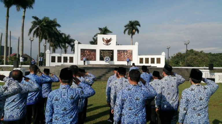 Ziarah dan Tabur Bunga di TMP Dreded Peringati HUT KORPRI ke-50