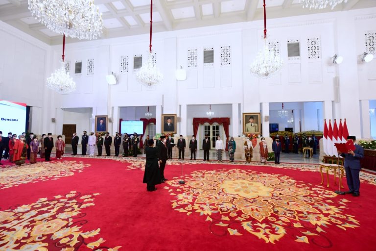 Presiden Jokowi Lantik Suharyanto Jadi Kepala BNPB