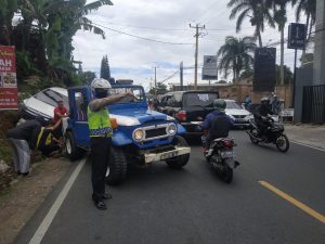 Inova Putih Alami Kecelakaan Tunggal di Jalan Raya Puncak Bogor