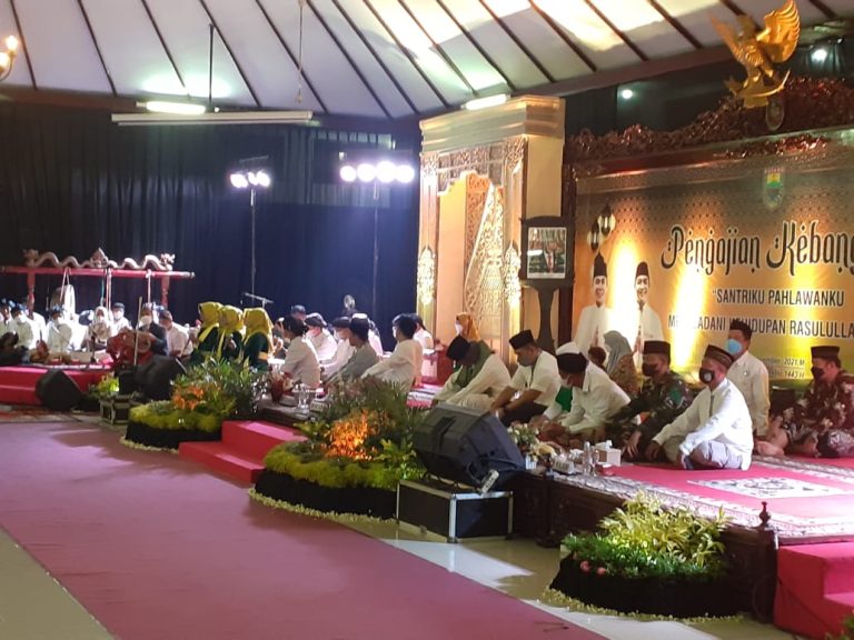 “Santriku Pahlawanku” Wakil Dandim Hadiri Pengajian Kebangsaan Virtual Gus Muwafiq