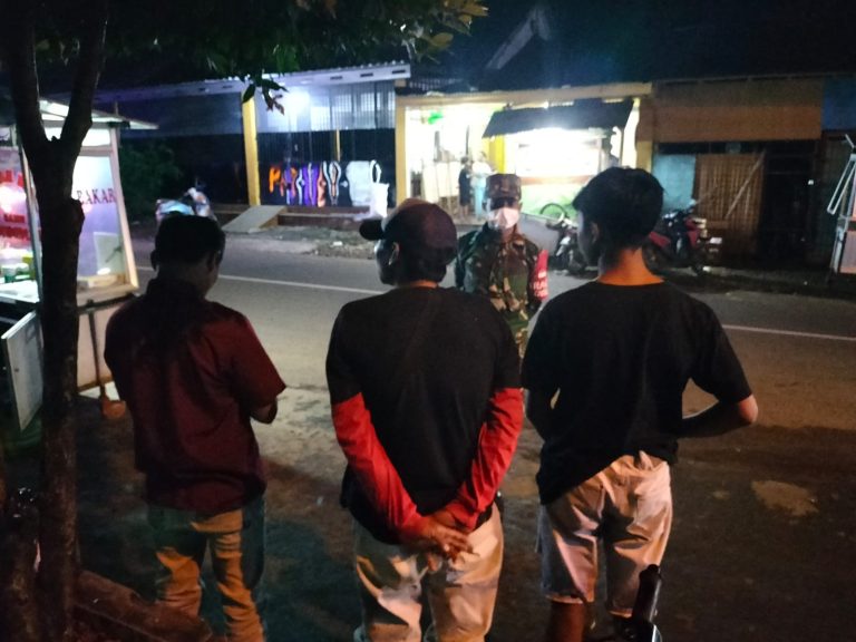 Babinsa 09/Blado Terus Berikan Himbauan Pentingnya Prokes