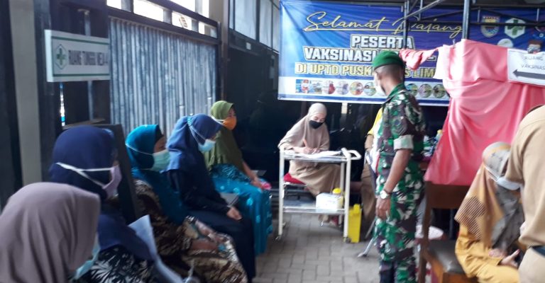 Babinsa Limpung Dampingi Warga Binaan dan Ingatkan Protkes