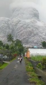 Erupsi Gunung Semeru, Presiden Perintahkan Jajarannya Gerak Cepat Tanggap Darurat