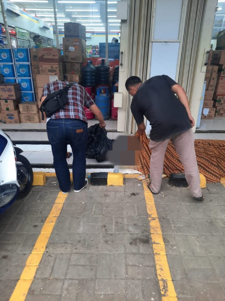 Polisi Selidiki Penemuan Mayat Tanpa Identitas di Halaman Mini Market Caringin