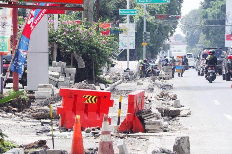Harus Selesai Tepat Waktu ! Sekda Cek Proyek Miliaran di Pedestrian Juanda, Suryakencana dan Jalan Roda