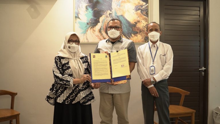 Sekda, Dewas dan Dirops Perumda BPR Bank Kota Bogor Tandatangani Kontrak Kinerja