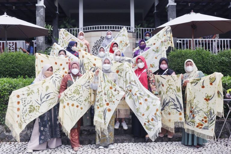 Hadiri Kongres JKPI ke-V, 22 Istri Kepala Daerah Nikmati Pemandangan KRB
