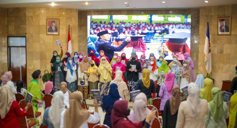 Buku 25 Kisah Inspiratif Sepenggal Cerita Sekolah Ibu Dilaunching