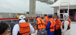 ABK Kapal AS yang Positif Covid-19 Dibantu Bakamla RI