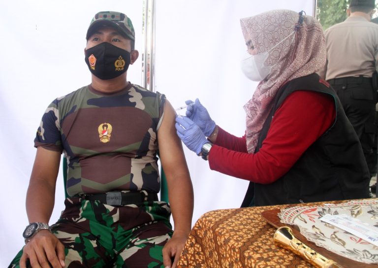 Suntikan Vaksin Booster Diterima Dandim Haryanto bersama Forkopimda Cianjur