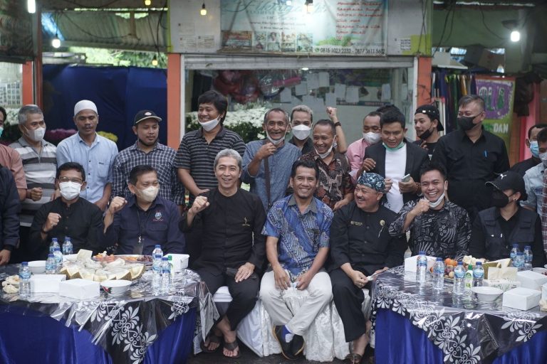 Dedie Temui Pedagang Bunga Potong, Sampaikan Penataan di Baranangsiang