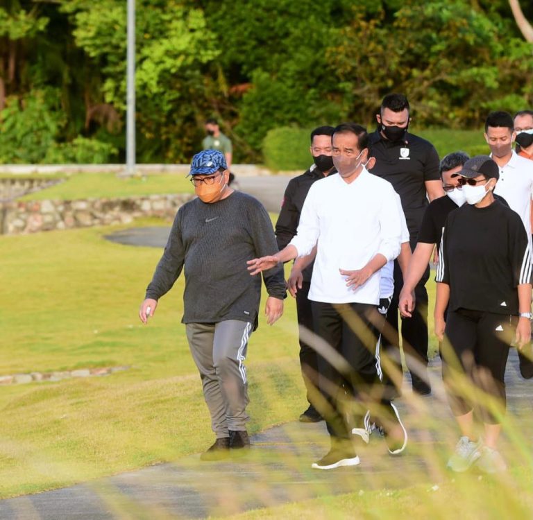 Presiden Jokowi Olahraga Sebelum Pertemuan dengan PM Singapura di Bintan
