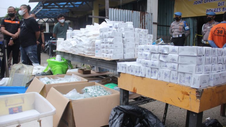 Polisi Grebeg Home Industri Pembuat Obat Keras ilegal