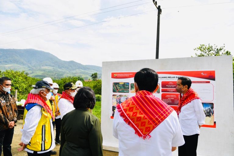 Presiden Tegaskan Pentingnya Infrastruktur Jalan untuk Tunjang Produksi