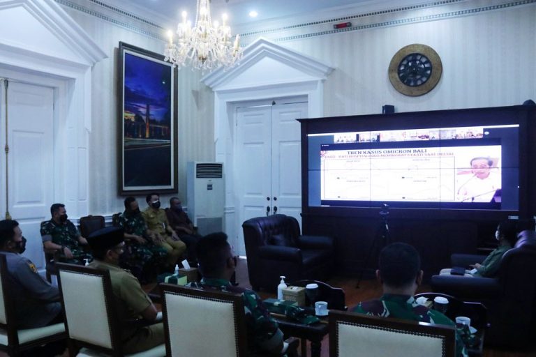Jokowi Perintahkan Kepala Daerah Percepat Vaksinasi dan Jalankan Prokes
