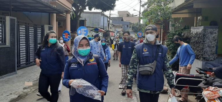 Gerakan DPS Peduli, Bagikan Masker di Puskesmas Bosel dan Bogor Timur