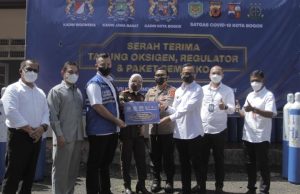 Bantu Penanganan Covid-19 di Kota Bogor, KADIN Serahkan Oksigen dan Sembako