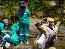 HPSN Kapolres Bogor Gerebeg Runtah Sungai Ciliwung Cisarua