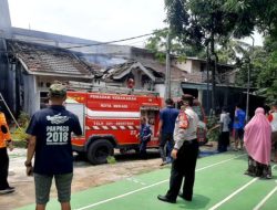 Polisi Cek TKP Kebakaran Rumah di Perumahan Wilayah Gunungputri