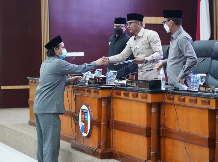 Raperda Pesantren dan Perumda Transportasi Pakuan Kota Bogor Sah Jadi Perda