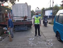 Pengendara Motor Tewas Tabrak Belakang Truk di Megamendung Bogor