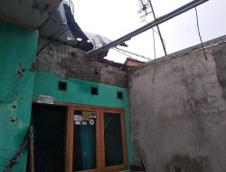 Rumah Warga Rusak Diterjang Angin Puting Beliung di Ciampea Bogor