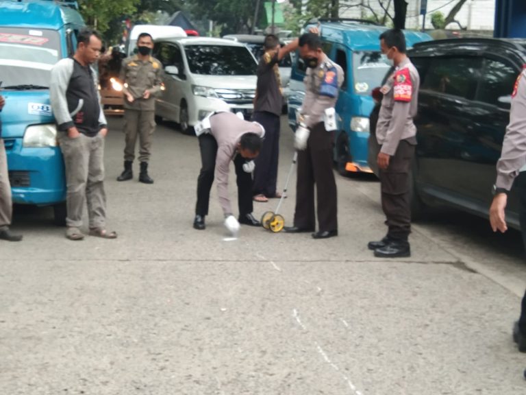 Tragis! AKP Dicky Paparkan Kejadian Pengendara Motor Tewas Tertabrak Angkot