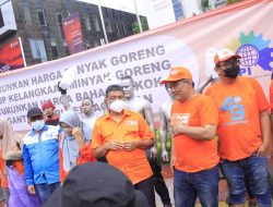 Tuntut Turunkan Harga, Massa Partai Buruh Demo di Kantor Kementerian Perdagangan