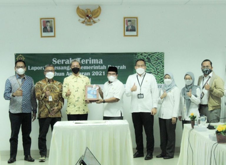 Dedie Rachim Serahkan LKPD Tahun 2021, Prestasi Kota Bogor Dipuji BPK