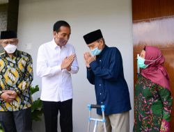 Buya Syafii Mantan Ketum PP Muhammadiyah Dijenguk Jokowi di Sleman