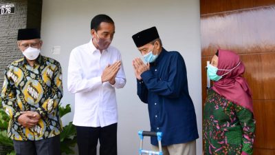 Buya Syafii Mantan Ketum PP Muhammadiyah Dijenguk Jokowi di Sleman