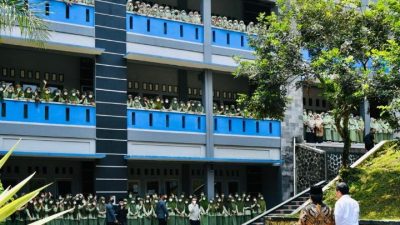 Presiden Apresiasi Kegiatan dan Kedisiplinan Santri di Pesantren API