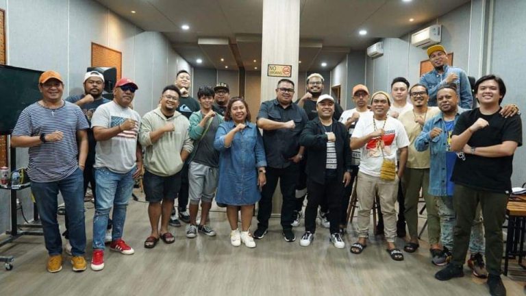 Henry Wairara Optimis Sound of Curly Jadi Band Besar Indonesia