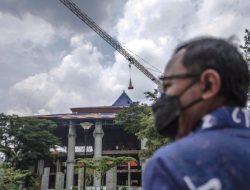 Makara Masjid Agung Kota Bogor Baru Terpasang, Berikutnya Lelang Konsultan Pengawas