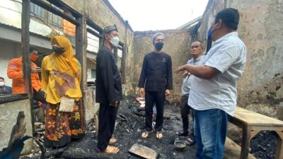 Datangi Lokasi Kebakaran, Dedie Tawarkan Rumah Sementara dan Bawa Bantuan