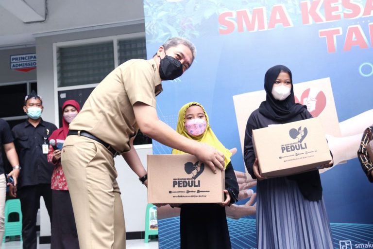Dedie Rachim Buka Aksi Sosial SMA Kesatuan Peduli 2022