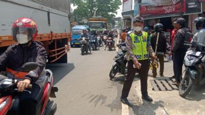 Kecelakaan Beruntun Mobil dan Motor, Satu Orang Tewas di TKP