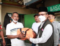 Bupati Bandung Tinjau Lokasi Bencana Akibat Puting Beliung