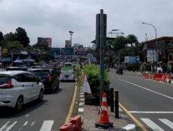 Jalur Puncak Padat, Polres Bogor Berlakukan Sistem One Way