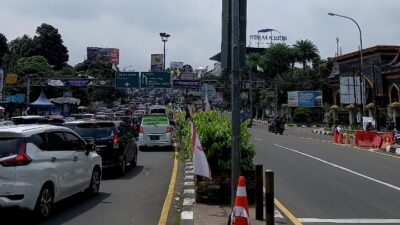 Jalur Puncak Padat, Polres Bogor Berlakukan Sistem One Way